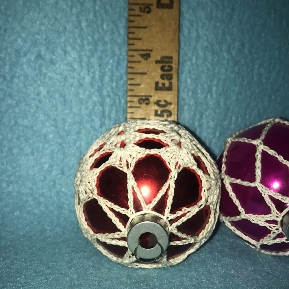 𝅺VINTAGE CROCHETED ornaments- 3 red 1 pink handmade
